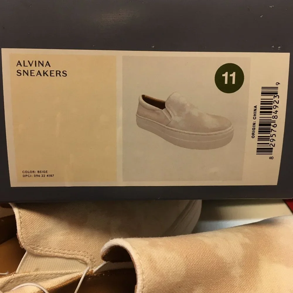 NWB Universal Thread Alvina Women’s Slip On Platform Sneaker Shoes Beige Size 11